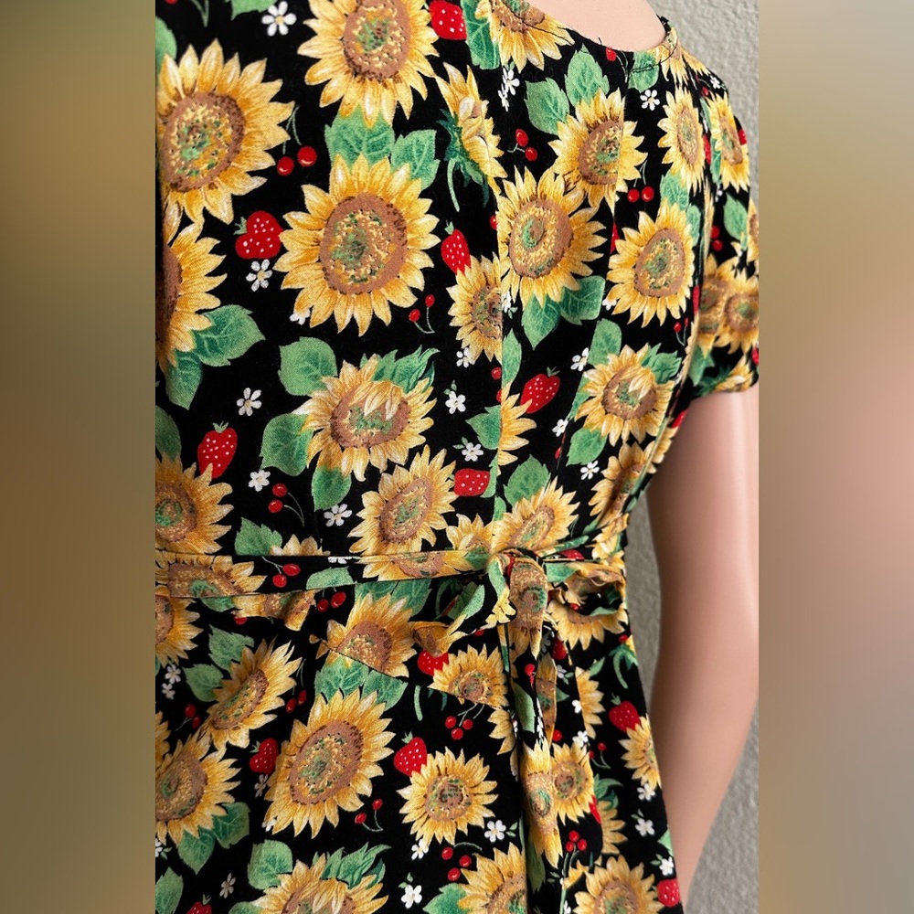 Sunflower Print Midi Dress - Black & Yellow - Picture 5 of 8